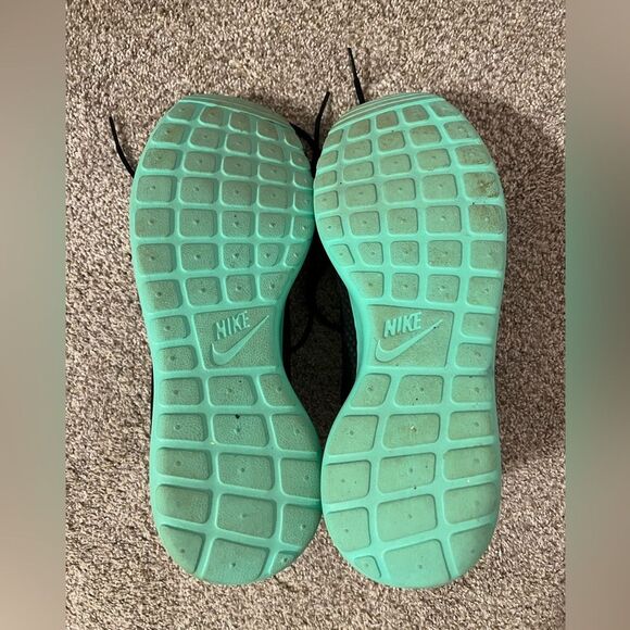 Nike Men’s Roshe Run Premium Green Glow Sneakers - Picture 4 of 7